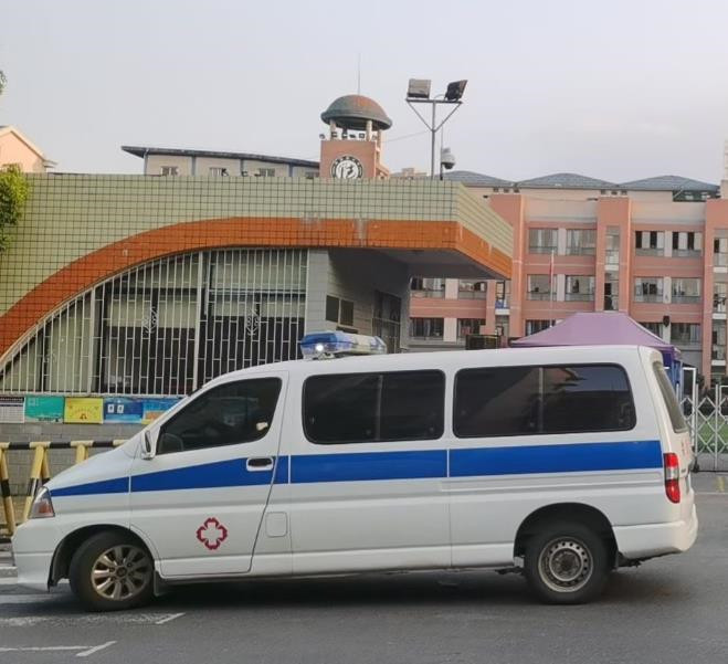 江口救护车出租护送骨折病人一公里多少钱